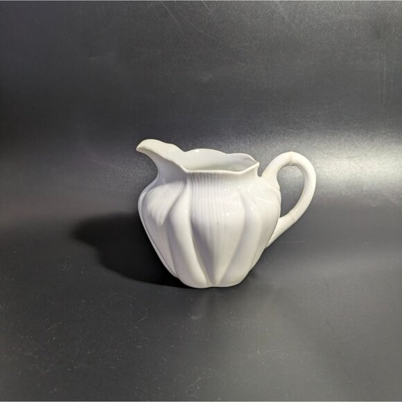 Shelley Dainty White Creamer Pitcher Jug Fine Bone China Vintage - Picture 1 of 16